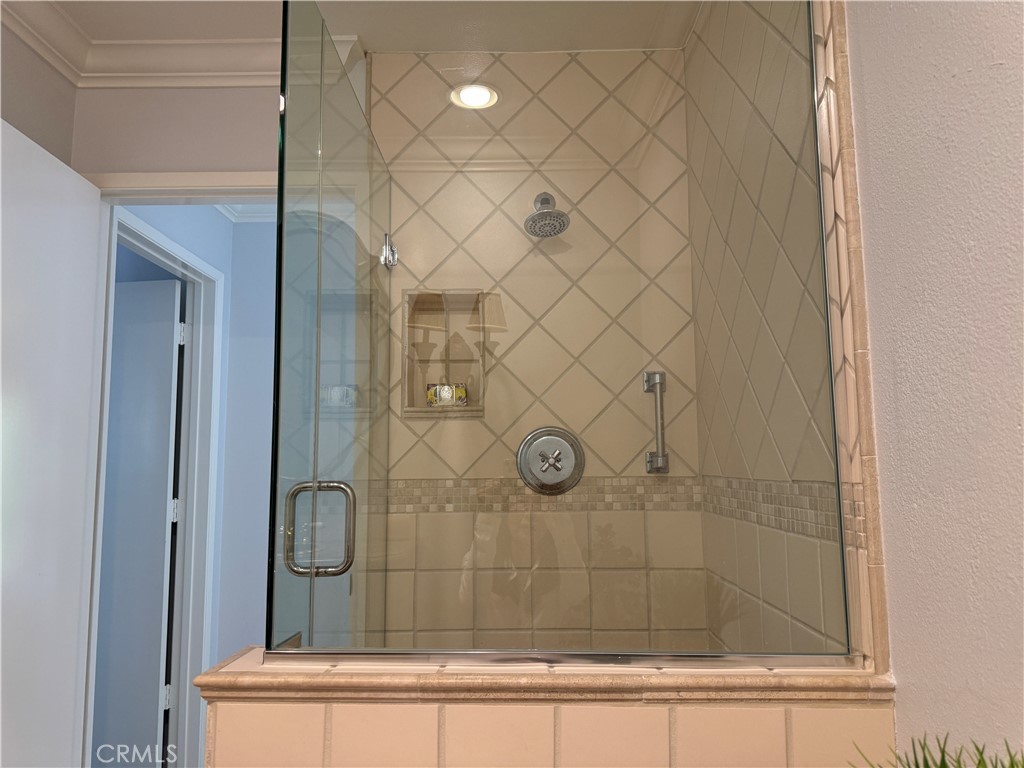https://media.crmls.org/medias/e33f6841-13cb-4067-b5ca-f4851c4ea563.jpg?preset=X-Large