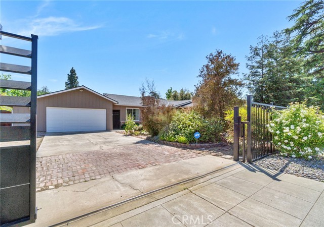 Detail Gallery Image 1 of 33 For 1265 W Barstow Ave, Fresno,  CA 93711 - 3 Beds | 2/1 Baths