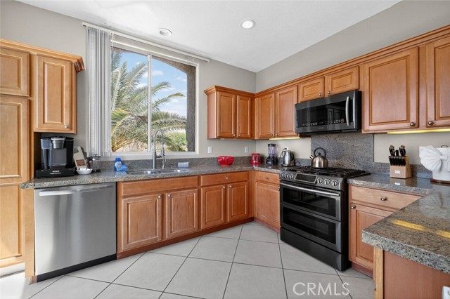 Detail Gallery Image 14 of 30 For 12220 Skyline Dr, Desert Hot Springs,  CA 92240 - 3 Beds | 3 Baths