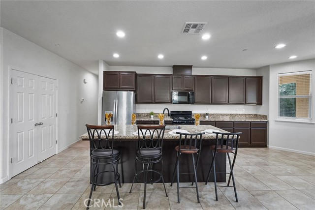 Detail Gallery Image 13 of 35 For 1444 San Pedro St, Los Banos,  CA 93635 - 4 Beds | 2 Baths