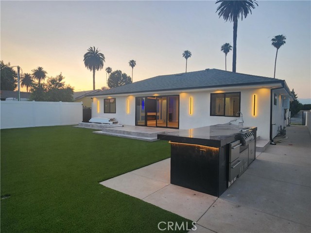 20522 Sherman Way, Winnetka CA: https://media.crmls.org/medias/e34240de-a80a-4ed8-9479-046c5900b144.jpg