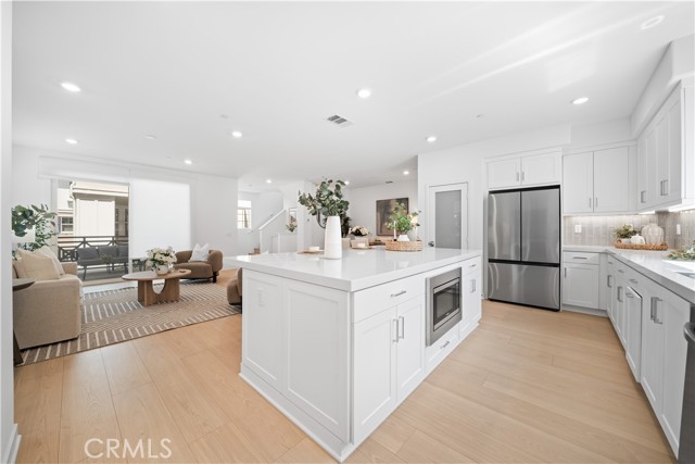 1042 N Anaheim Blvd, Anaheim CA: https://media.crmls.org/medias/e342e346-1e7a-4413-89d3-73e5a058b718.jpg
