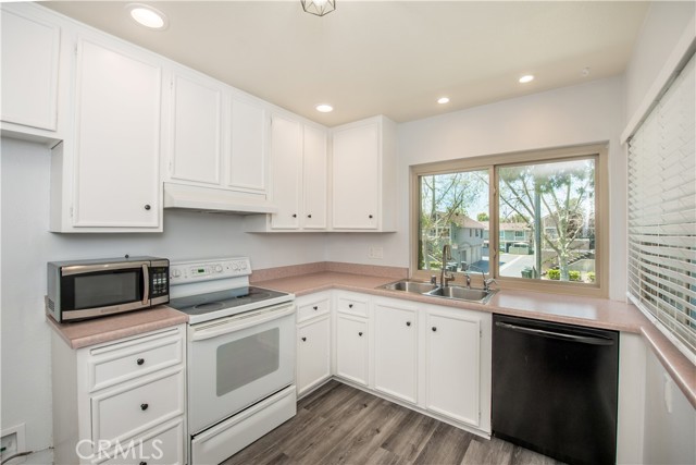 Detail Gallery Image 4 of 25 For 1704 N Willow Woods Dr #B,  Anaheim,  CA 92807 - 2 Beds | 1 Baths