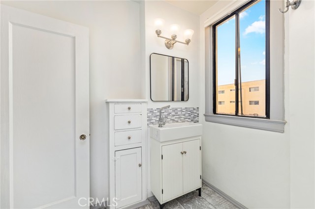 315 W 3rd Street, Long Beach CA: https://media.crmls.org/medias/e34302d2-774d-4250-a8c1-c2ca9b12009f.jpg