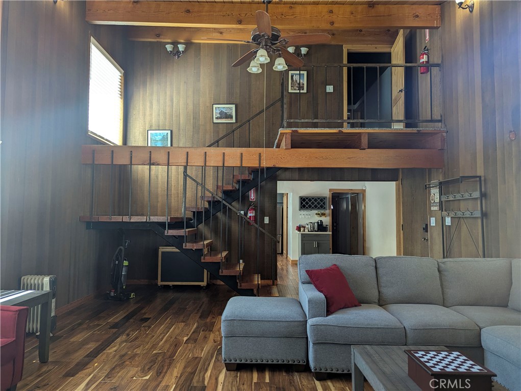 https://media.crmls.org/medias/e3441b5d-b772-4d01-9532-42a030be429b.jpg?preset=X-Large