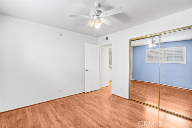 18403 Collins Street, Tarzana CA: https://media.crmls.org/medias/e3453946-8ae3-4643-b016-624024ba3efc.jpg