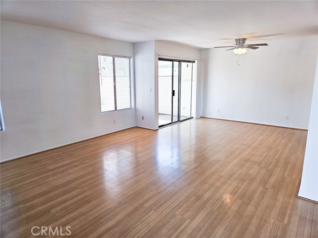 Detail Gallery Image 2 of 18 For 10566 Sunland Bld #1,  Sunland,  CA 91040 - 3 Beds | 2/1 Baths