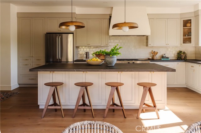 2201 N Hobart Boulevard, Los Angeles CA: https://media.crmls.org/medias/e348a55c-14c9-4505-89ba-cf2ce7f1f04b.jpg