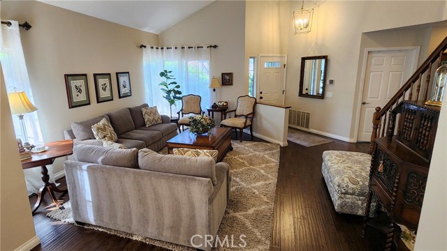 Detail Gallery Image 4 of 22 For 7324 Woodvale Ct, West Hills,  CA 91307 - 4 Beds | 3 Baths