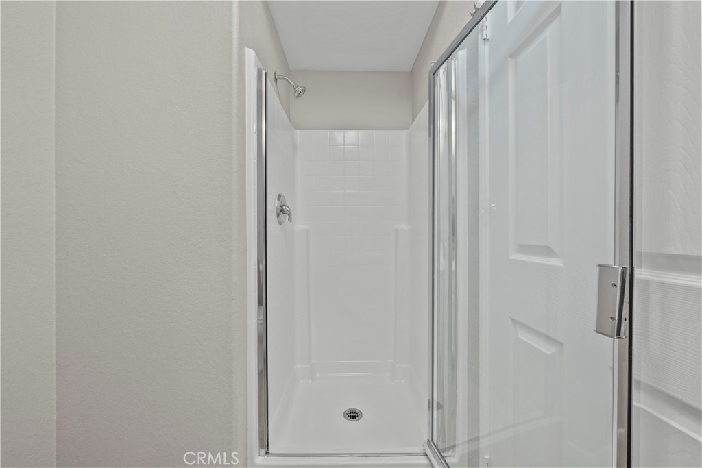 https://media.crmls.org/medias/e3497457-e92d-4266-8874-269b9d0f33db.jpg?preset=X-Large