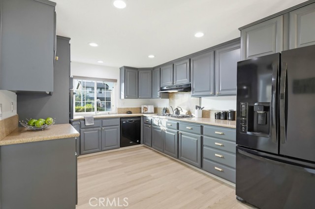 Detail Gallery Image 14 of 66 For 10232 Hialeah, Cypress,  CA 90630 - 5 Beds | 2/1 Baths