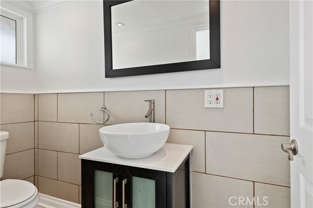 Detail Gallery Image 19 of 22 For 5531 Valerie Ave, Woodland Hills,  CA 91367 - 4 Beds | 2/1 Baths