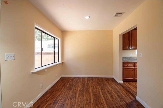 6911 Enfield Avenue, Reseda CA: https://media.crmls.org/medias/e34cc72c-bab3-41fb-8522-f9915410b906.jpg