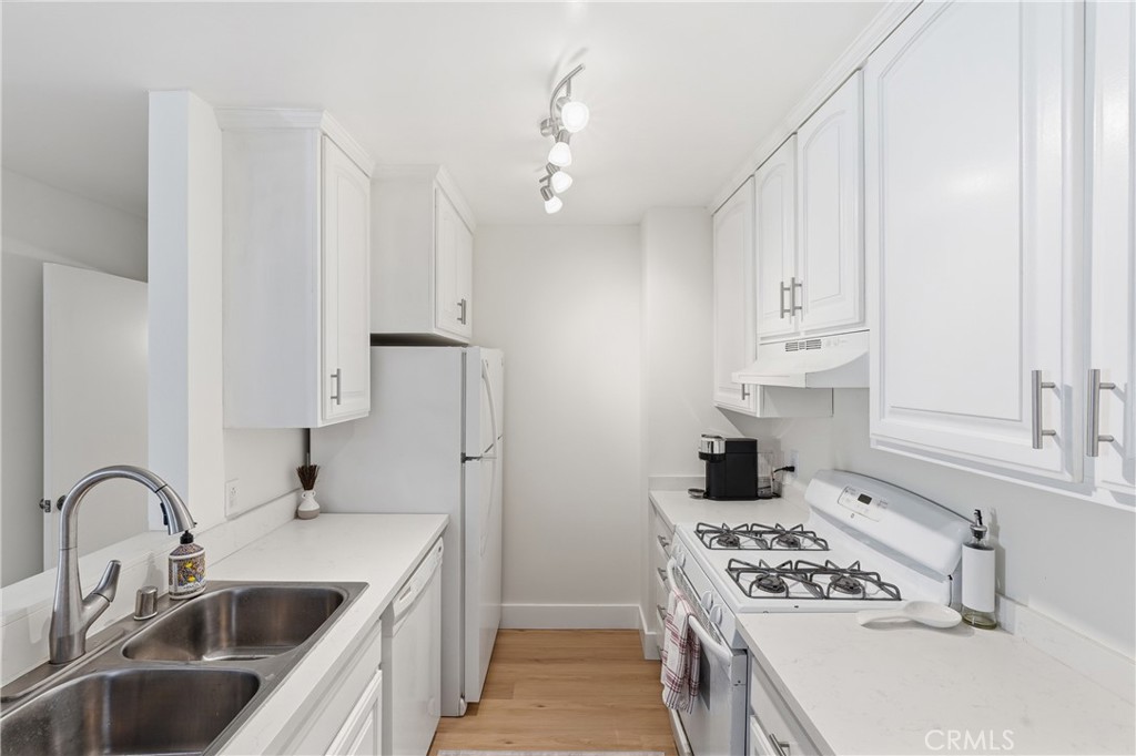 1621 Hotel Cir S - photo 11