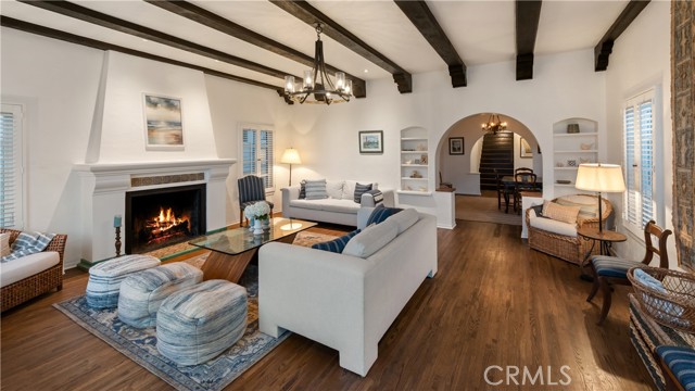 1305 E Balboa Boulevard, Newport Beach CA: https://media.crmls.org/medias/e34d7e9f-a8b6-4aea-a5bb-be5d0b9e69b4.jpg