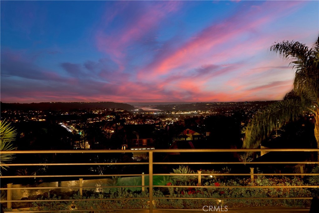https://media.crmls.org/medias/e34d80ab-1f3e-470d-95b1-95446151bcce.jpg?preset=X-Large