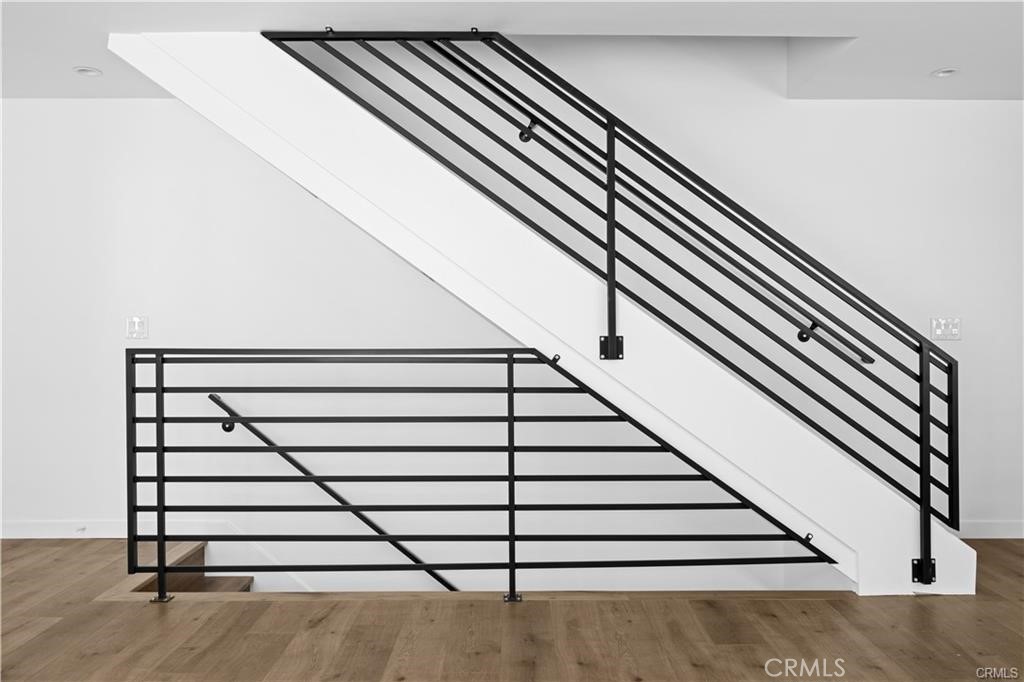https://media.crmls.org/medias/e34de61d-202a-4ee8-9bde-5cd4623f3287.jpg?preset=X-Large