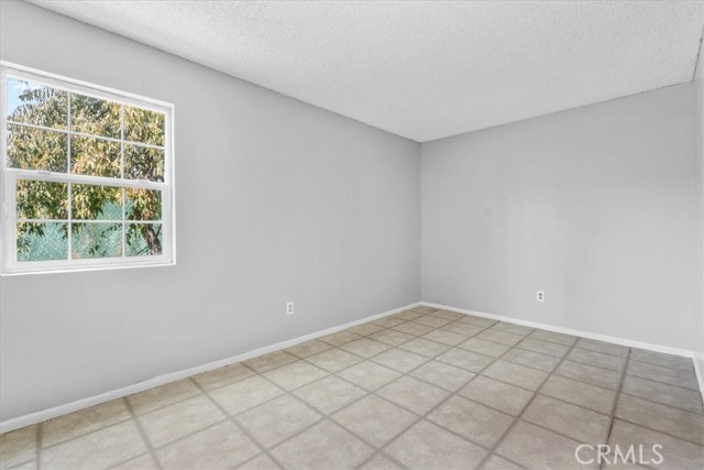 544 N Loretta Street, Rialto CA: https://media.crmls.org/medias/e34de879-1faa-4dc9-af62-13c15338ab52.jpg