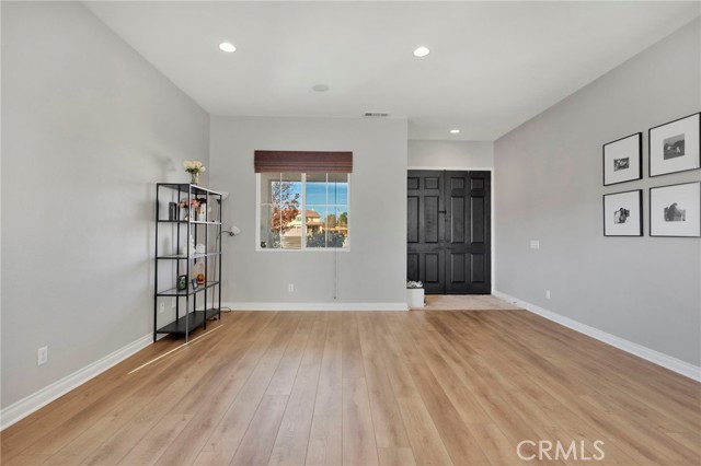 Detail Gallery Image 3 of 45 For 18977 Mono, Hesperia,  CA 92345 - 4 Beds | 2/1 Baths