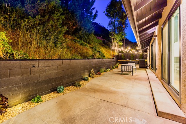 Detail Gallery Image 53 of 71 For 2321 Coldwater Canyon Dr, Beverly Hills,  CA 90210 - 3 Beds | 2 Baths
