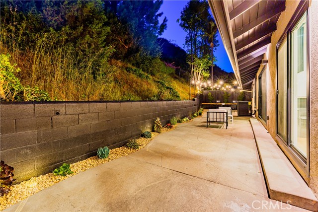 Detail Gallery Image 53 of 71 For 2321 Coldwater Canyon Dr, Beverly Hills,  CA 90210 - 3 Beds | 2 Baths