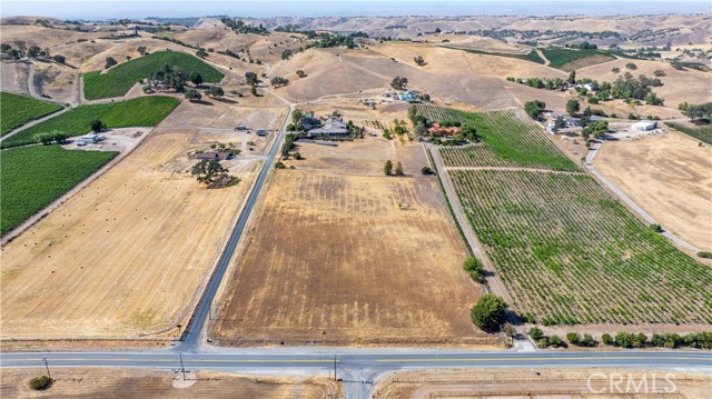 2885 Summer Ranch Road, Paso Robles CA: https://media.crmls.org/medias/e34fae89-6249-4775-9620-ed28d7487709.jpg