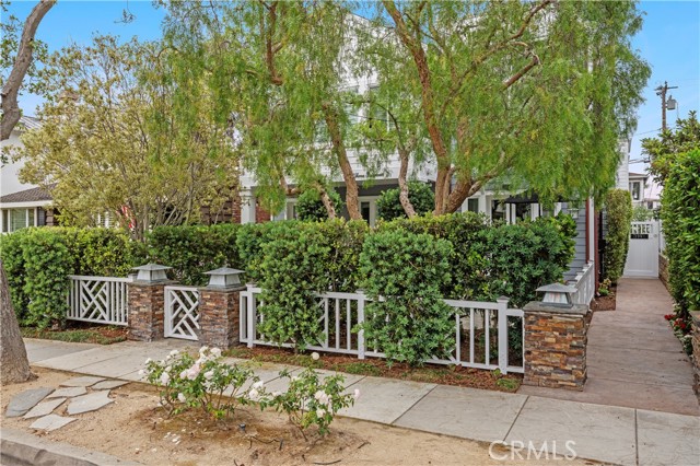 314 1/2 Larkspur Avenue, Corona del Mar CA: https://media.crmls.org/medias/e3503bf3-0441-4211-b7d4-b3b6a0738797.jpg