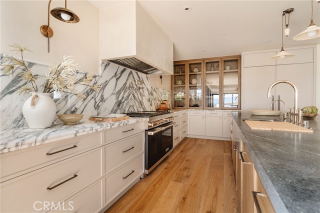 876 5th Street, Manhattan Beach, California 90266, 5 Bedrooms Bedrooms, ,6 BathroomsBathrooms,Residential,For Sale,5th,SB25164993