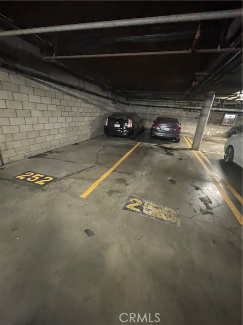 Detail Gallery Image 14 of 29 For 5460 White Oak Ave #J206,  Encino,  CA 91316 - 2 Beds | 2 Baths