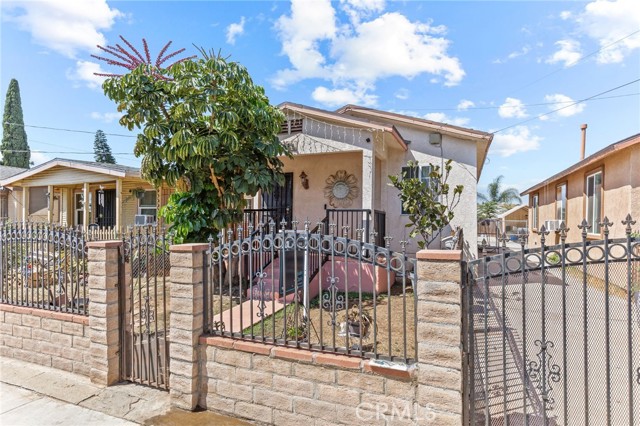 225 S Kern Avenue, Los Angeles CA: https://media.crmls.org/medias/e351e15d-3288-4ca3-bc68-011b1c77d4f6.jpg