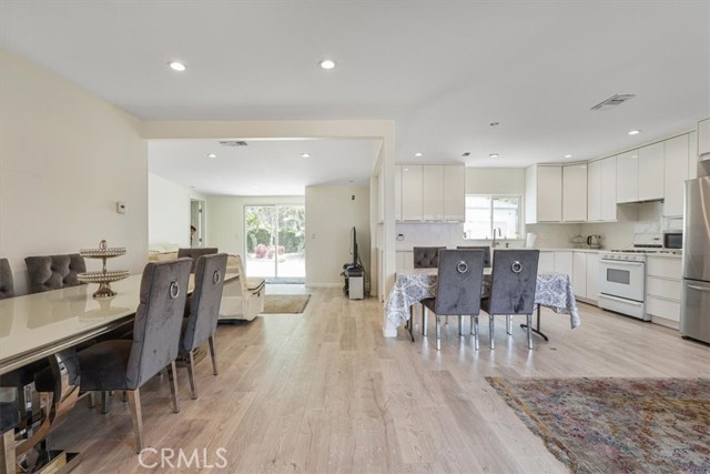 18352 Bessemer Street, Tarzana CA: https://media.crmls.org/medias/e35250ba-5b7c-4870-a3d3-4bc91c57b1f6.jpg