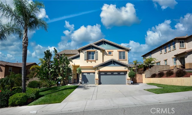 Detail Gallery Image 3 of 32 For 41048 Sunsprite St, Lake Elsinore,  CA 92532 - 4 Beds | 2/1 Baths