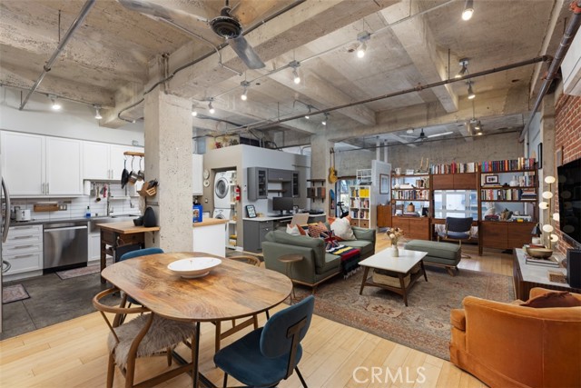 Detail Gallery Image 2 of 21 For 100 W 5th St 3g,  Long Beach,  CA 90802 - 1 Beds | 1 Baths