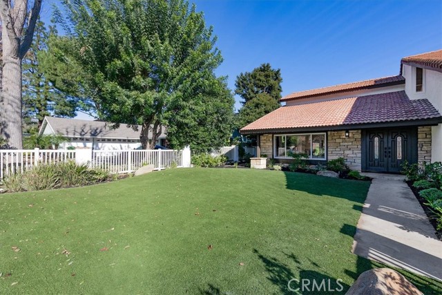 Detail Gallery Image 5 of 49 For 10900 Remmet Ave, Chatsworth,  CA 91311 - 5 Beds | 3 Baths