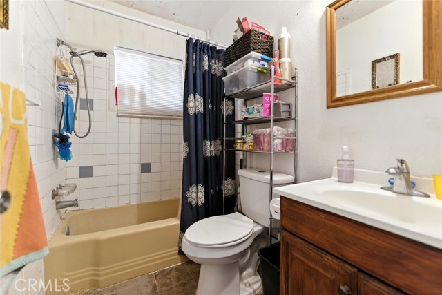 8876 Cypress Avenue, Riverside CA: https://media.crmls.org/medias/e3535864-b0ef-4400-a464-8ae2f4d0bcd2.jpg