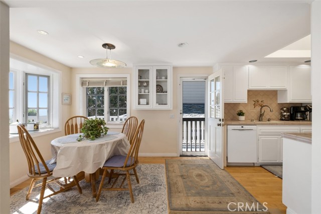 9 N Encino, Laguna Beach CA: https://media.crmls.org/medias/e3539ee6-352d-4029-9b7b-89748b37e62c.jpg