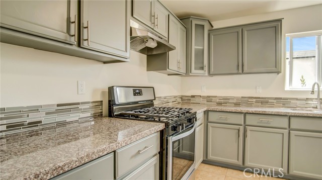 Detail Gallery Image 4 of 15 For 330 E 101st St, Los Angeles,  CA 90003 - 5 Beds | 3 Baths