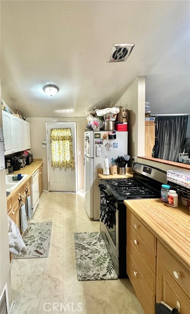 Detail Gallery Image 8 of 17 For 27220 Marchland, Canyon Country,  CA 91351 - 3 Beds | 1/1 Baths