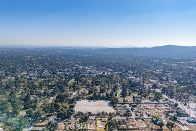 95 E Calaveras Street, Altadena CA: https://media.crmls.org/medias/e355066e-325b-49c5-9bcc-7ff4cc54d3c5.jpg
