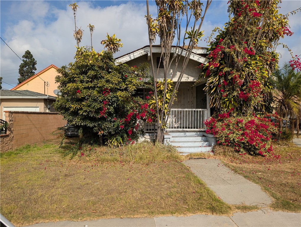 1735 Cameron Street, Long Beach, California 90810, 2 Bedrooms Bedrooms, ,1 BathroomBathrooms,Single Family Residence,For Sale,Cameron,CV25035604