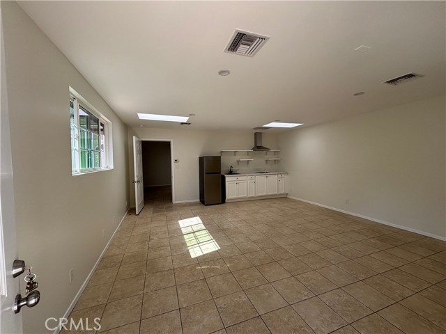 21327 De La Osa, Woodland Hills CA: https://media.crmls.org/medias/e355ba93-87ec-436a-b00a-f78185ffb606.jpg