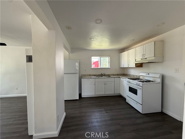 411 Fancher Street, Planada CA: https://media.crmls.org/medias/e3563bd9-f701-452c-a2f1-721b0c05f2e7.jpg