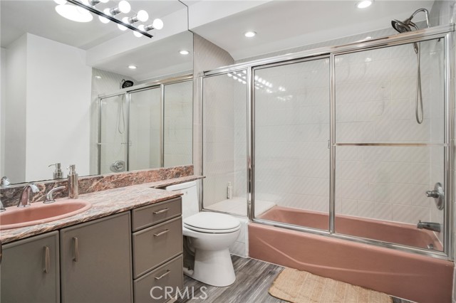 Detail Gallery Image 24 of 39 For 19710 Henshaw St, Woodland Hills,  CA 91364 - 4 Beds | 4 Baths