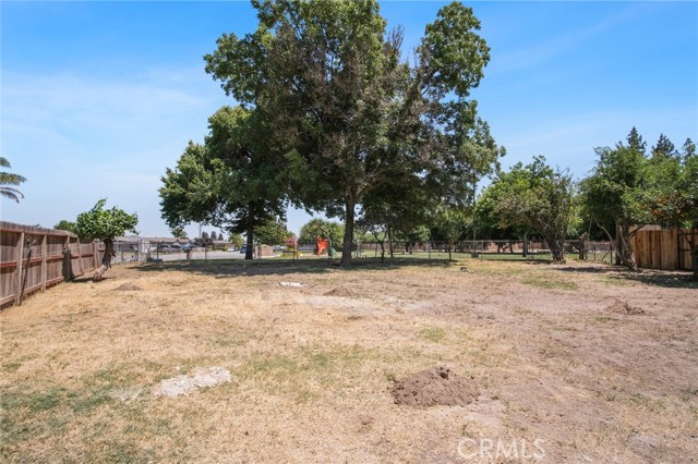 1504 Willow Court, Livingston CA: https://media.crmls.org/medias/e356598e-cbbc-495b-a1aa-2906a9b23739.jpg