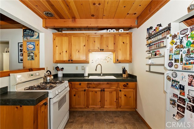 Detail Gallery Image 23 of 50 For 43453 Sand Canyon Rd, Big Bear Lake,  CA 92315 - 2 Beds | 2 Baths