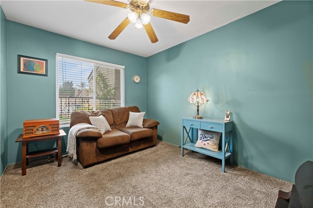Detail Gallery Image 14 of 32 For 28004 Lakehurst Ave, Canyon Country,  CA 91351 - 4 Beds | 2 Baths