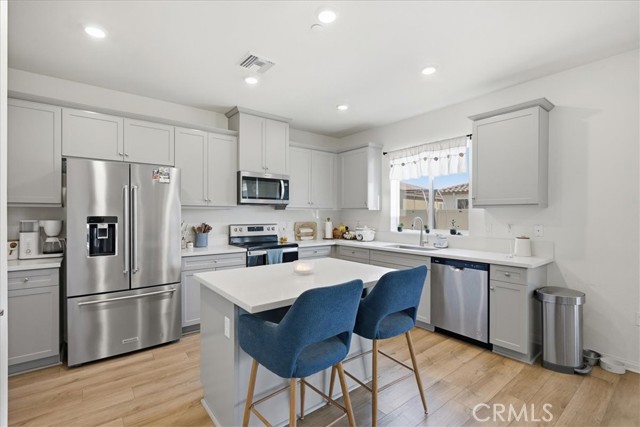 Detail Gallery Image 4 of 43 For 29168 Cahill Ct, Winchester,  CA 92596 - 5 Beds | 2/1 Baths