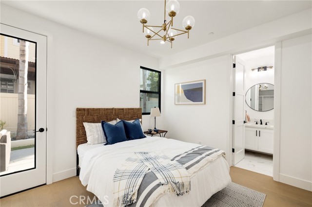 Detail Gallery Image 9 of 33 For 2414 Clark Ln #B,  Redondo Beach,  CA 90278 - 4 Beds | 4/2 Baths