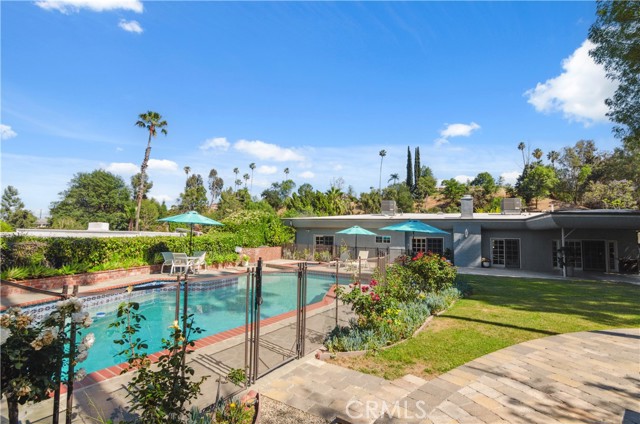 20283 Lorenzana Drive, Woodland Hills CA: https://media.crmls.org/medias/e357e8c5-db32-4a3d-ad85-47608f54ff36.jpg