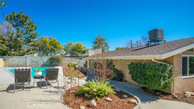 16347 Tupper Street, North Hills CA: https://media.crmls.org/medias/e3586a22-1ff3-443a-8a46-6e0e892ab747.jpg